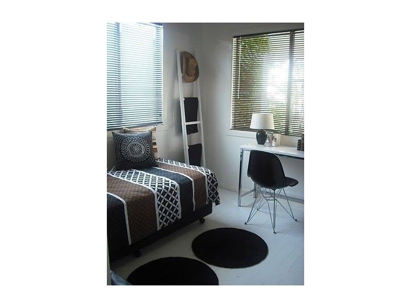 22 Fox Ave, Southport QLD 4215