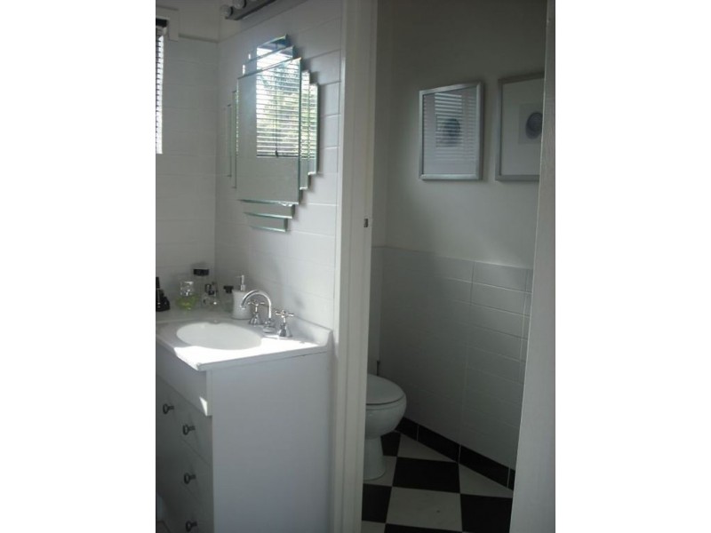 22 Fox Ave, Southport QLD 4215