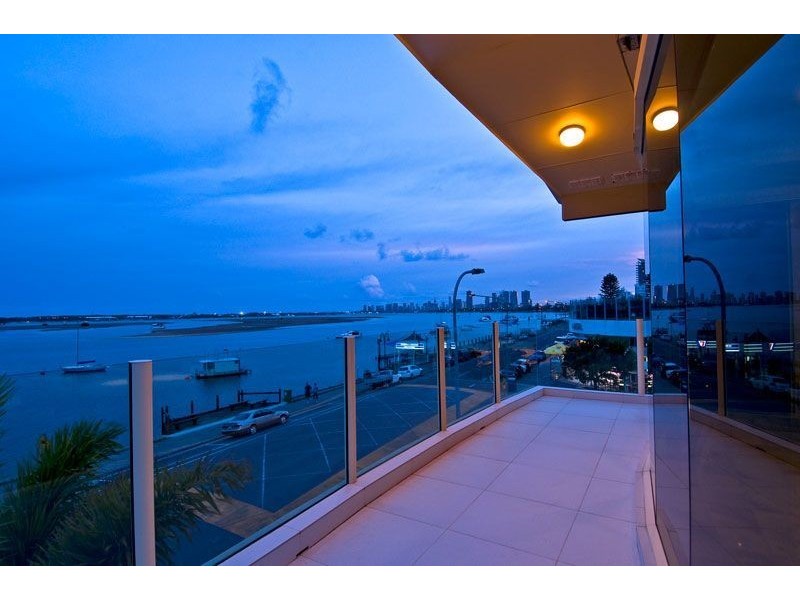 1/310 Marine Parade, Labrador QLD 4215