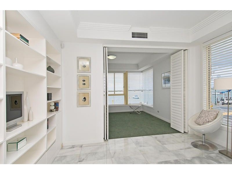 1/310 Marine Parade, Labrador QLD 4215