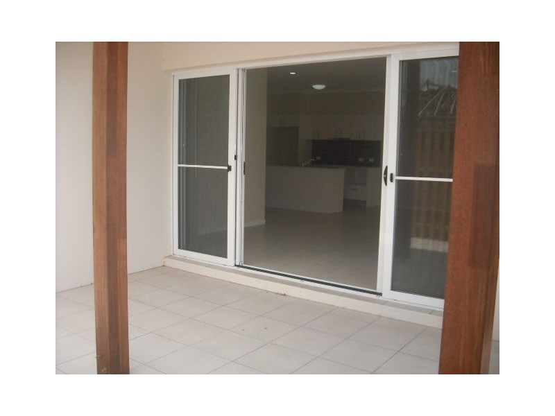 1,2,3/3 Coalstoun Crossing, Waterford QLD 4133