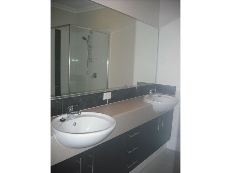 1,2,3/3 Coalstoun Crossing, Waterford QLD 4133