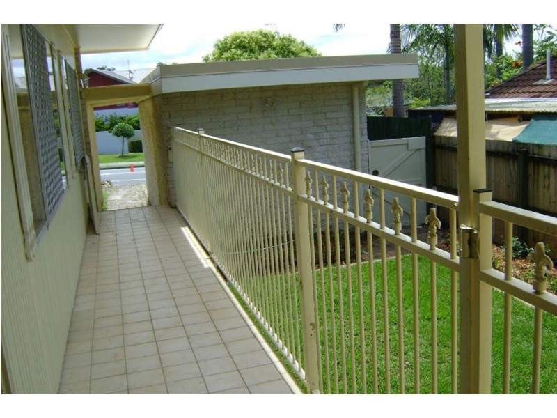 230 Benowa Rd, Benowa QLD 4217