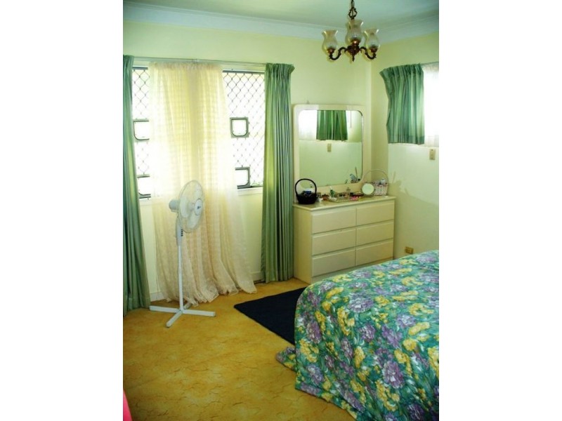 18 Eileen Avenue, Southport QLD 4215