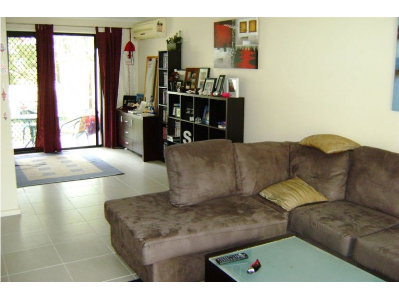 5/1 Gentian Drive, Arundel QLD 4214