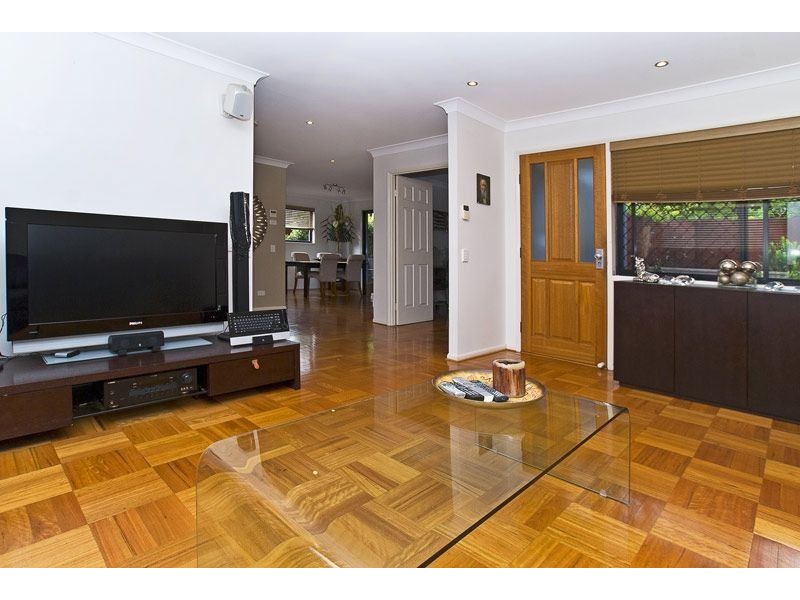 2/6 Waverley Street, Southport QLD 4215