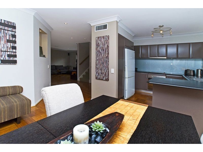 2/6 Waverley Street, Southport QLD 4215