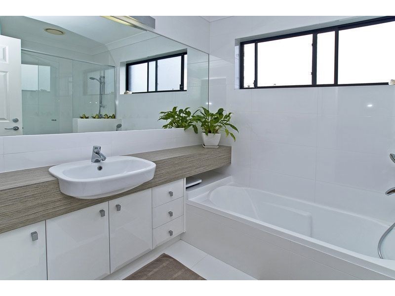 2/6 Waverley Street, Southport QLD 4215
