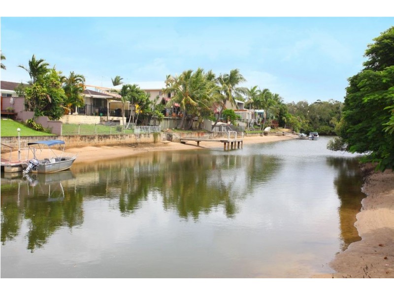 5 Pacific Boulevard, Broadbeach Waters QLD 4218
