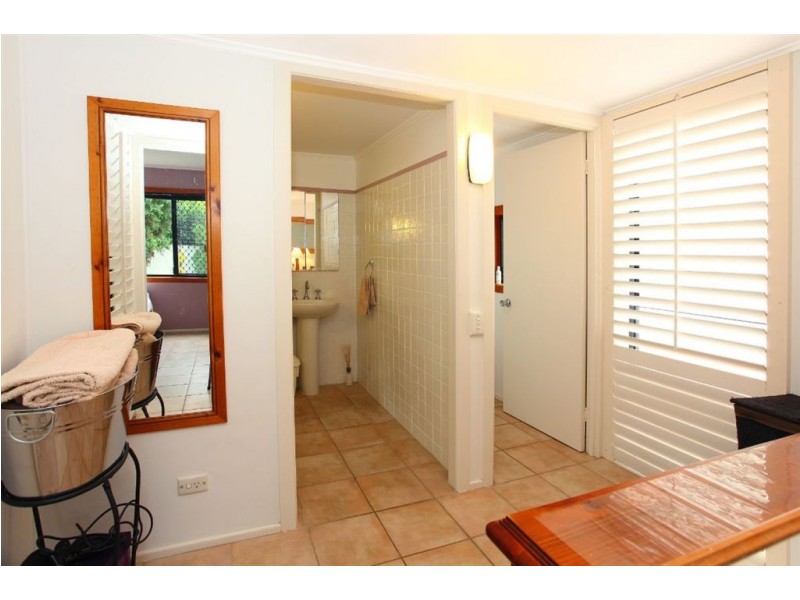 5 Pacific Boulevard, Broadbeach Waters QLD 4218