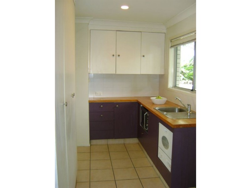 2/4 Ellen Street, Southport QLD 4215