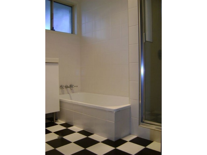 2/4 Ellen Street, Southport QLD 4215