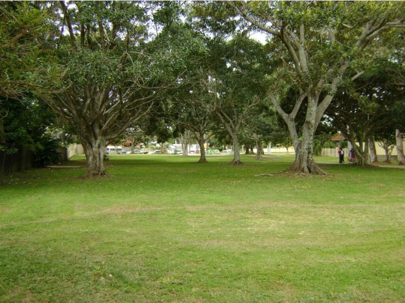 2/4 Ellen Street, Southport QLD 4215