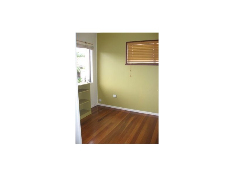 11 Birtwistle Street, Southport QLD 4215