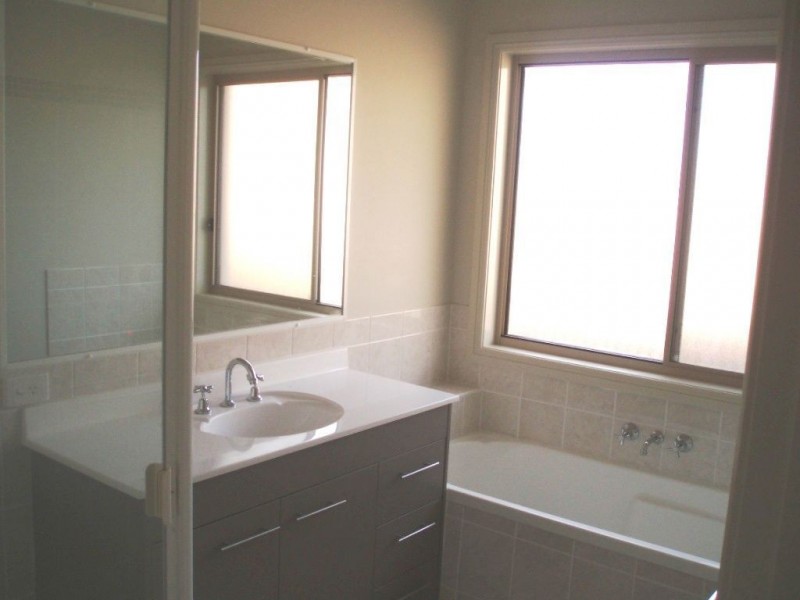 15 Yaggera Street, Bellbowrie QLD 4070