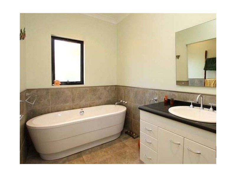 8 Brighton Parade, Southport QLD 4215