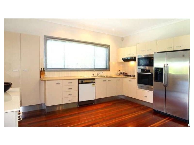 8 Brighton Parade, Southport QLD 4215