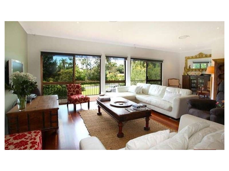 8 Brighton Parade, Southport QLD 4215
