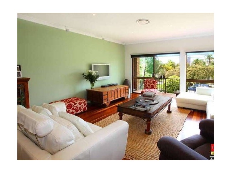 8 Brighton Parade, Southport QLD 4215