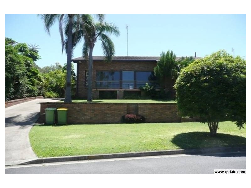 8 Brighton Parade, Southport QLD 4215
