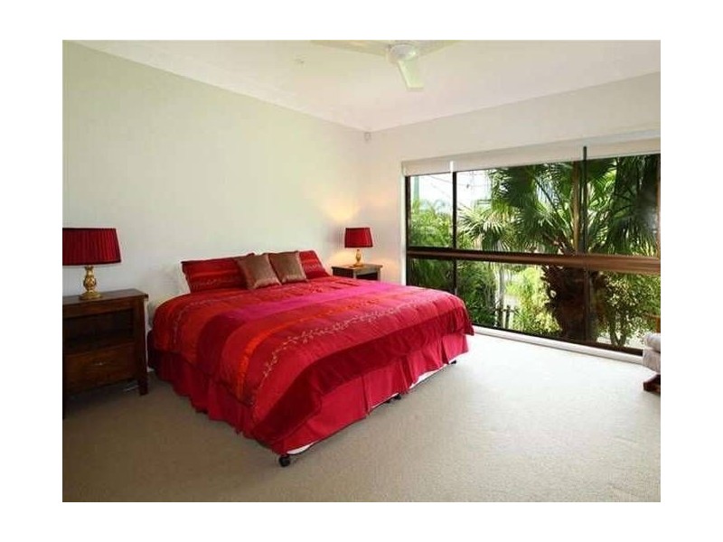 8 Brighton Parade, Southport QLD 4215