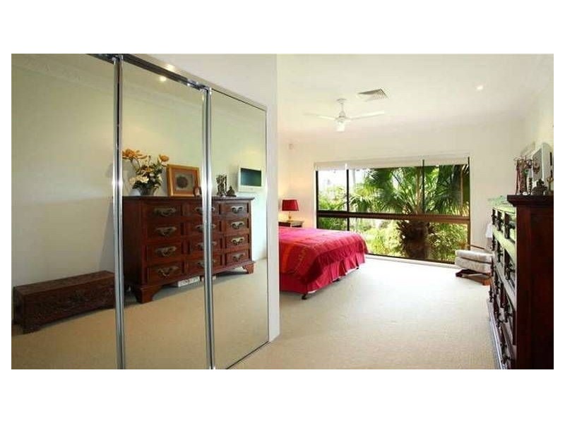 8 Brighton Parade, Southport QLD 4215