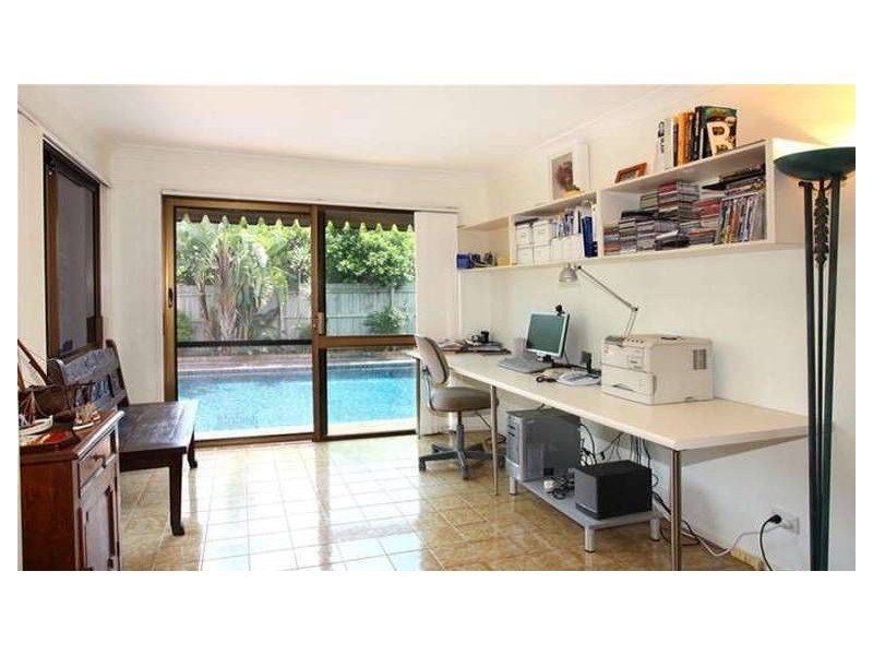 8 Brighton Parade, Southport QLD 4215