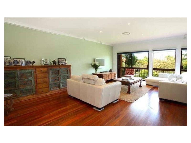 8 Brighton Parade, Southport QLD 4215