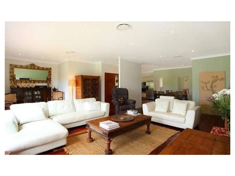 8 Brighton Parade, Southport QLD 4215