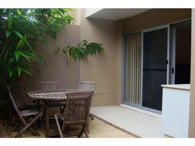 2/22 Beatty Street, Southport QLD 4215