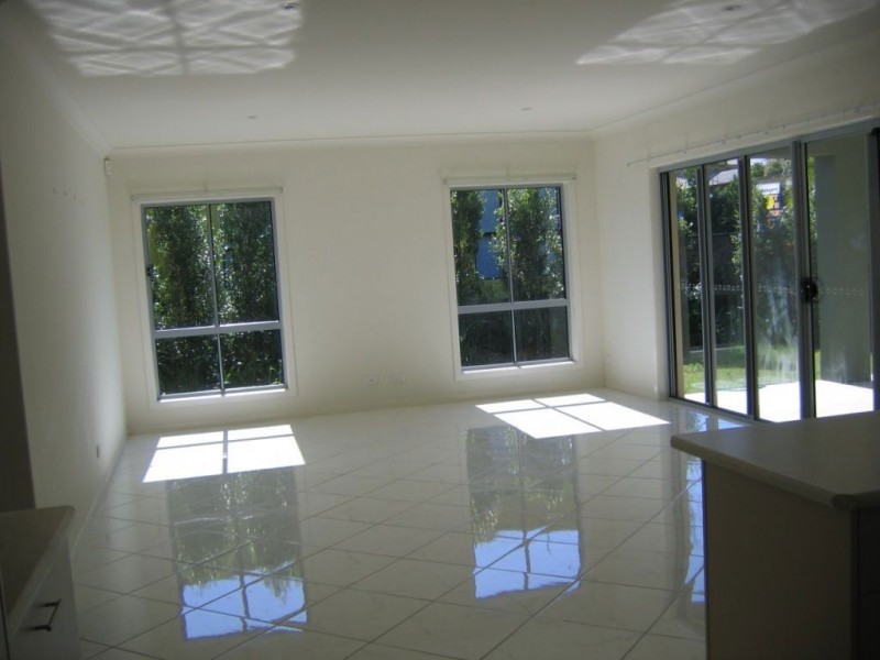 1/16 Harcourts Crescent, Southport QLD 4215