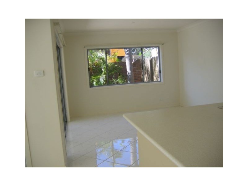 1/16 Harcourts Crescent, Southport QLD 4215