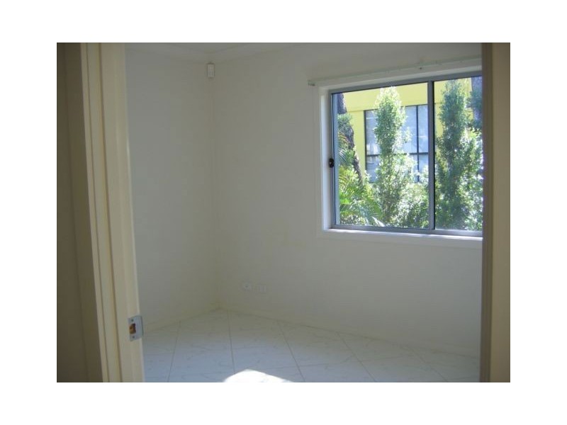 1/16 Harcourts Crescent, Southport QLD 4215