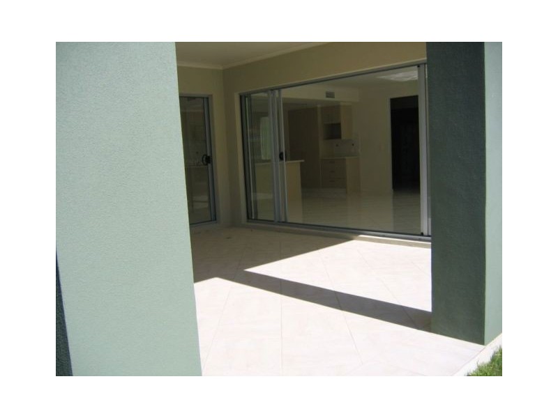 1/16 Harcourts Crescent, Southport QLD 4215