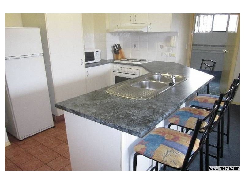 4/10 Bath, Labrador QLD 4215