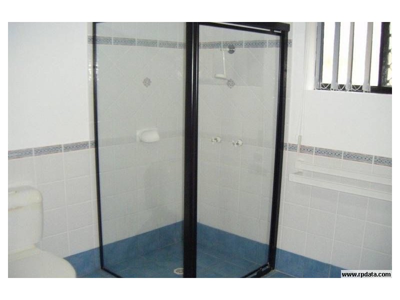 4/10 Bath, Labrador QLD 4215