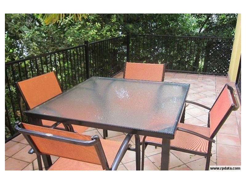 4/10 Bath, Labrador QLD 4215
