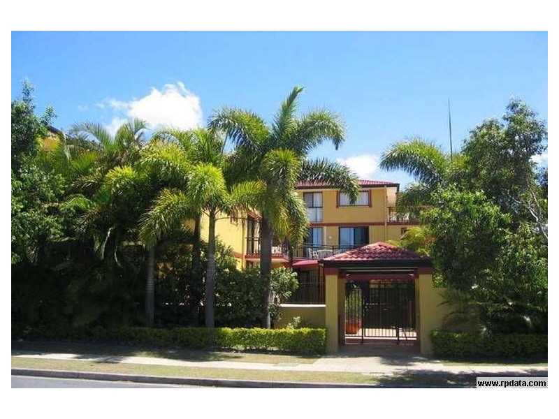4/10 Bath, Labrador QLD 4215