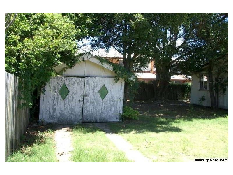 6 Bright Street, Labrador QLD 4215