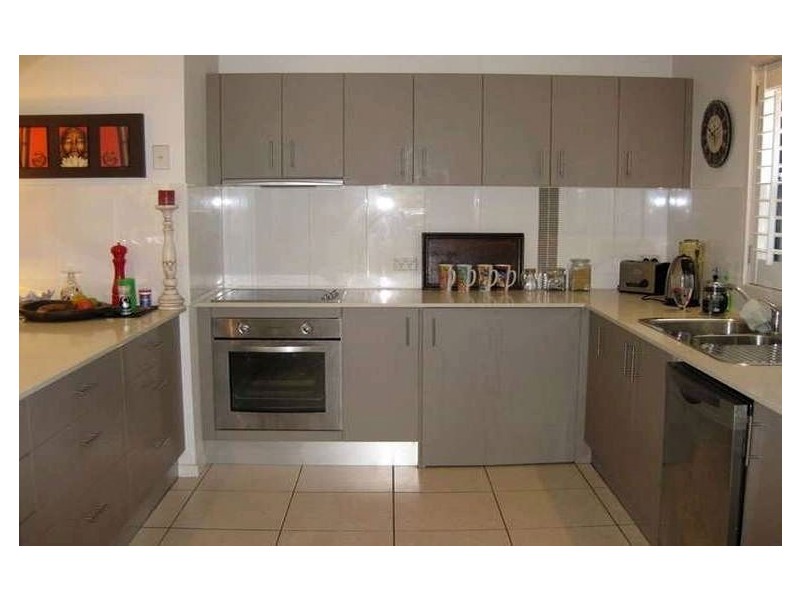 2/23 Hunter Avenue, Labrador QLD 4215