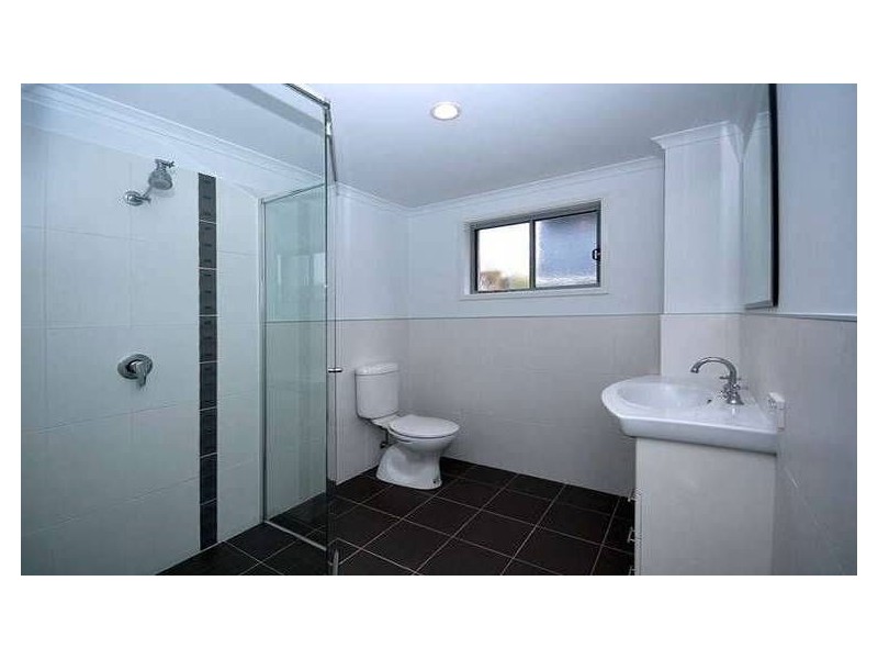 2/23 Hunter Avenue, Labrador QLD 4215