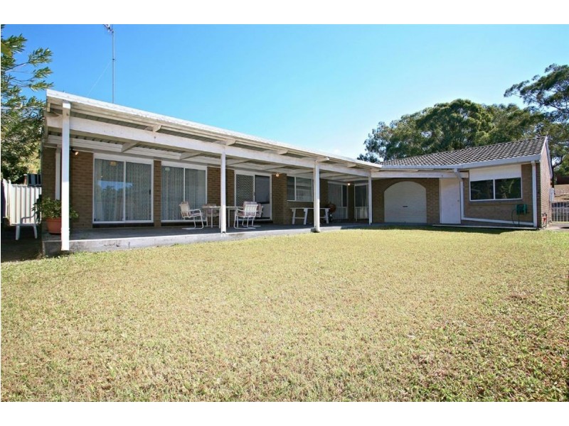 21 Chartwell Drive, Benowa QLD 4217