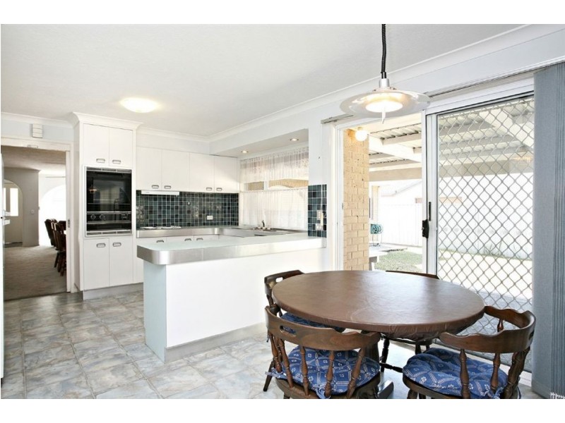 21 Chartwell Drive, Benowa QLD 4217