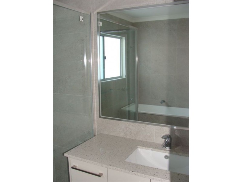 1/3 Tuesley Court, Southport QLD 4215