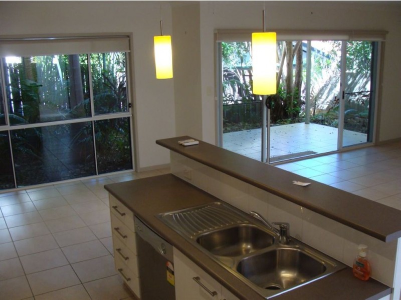 2/42 Margaret, Southport QLD 4215