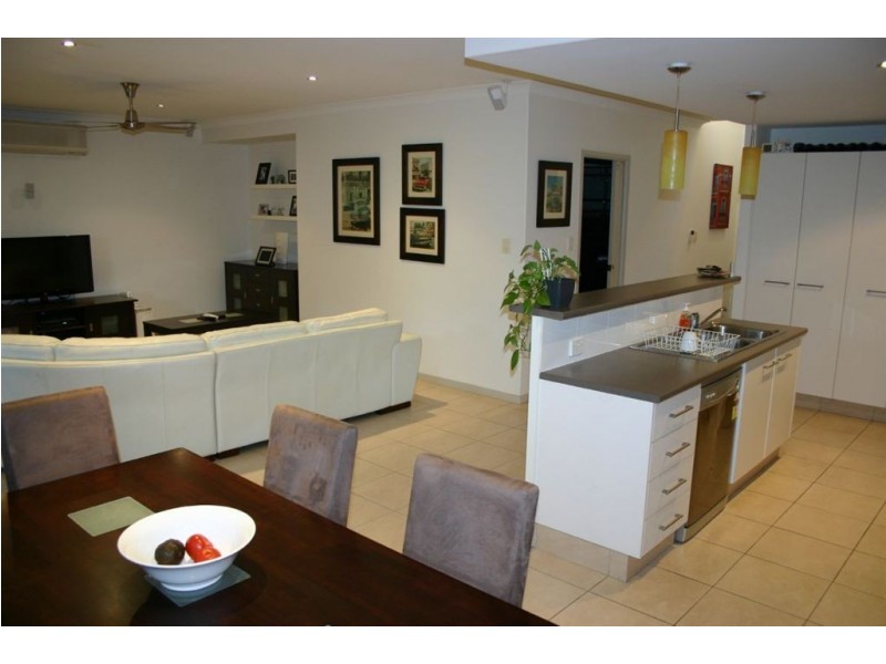 2/42 Margaret, Southport QLD 4215