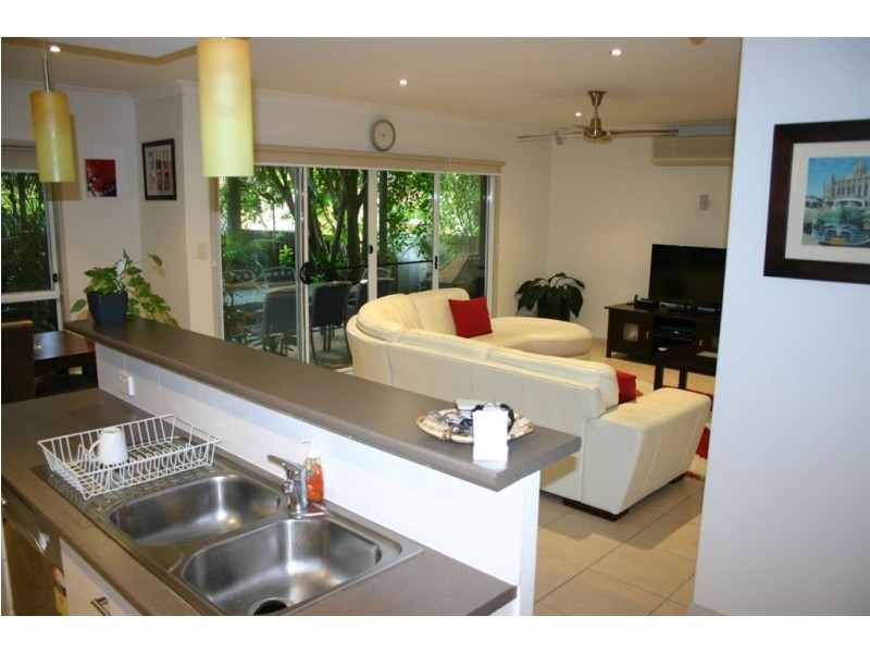 2/42 Margaret, Southport QLD 4215