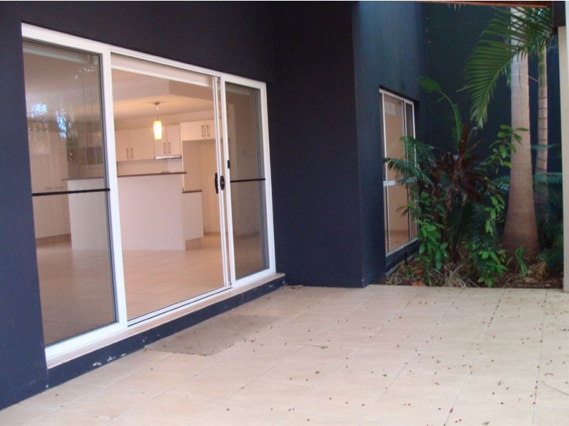 2/42 Margaret, Southport QLD 4215