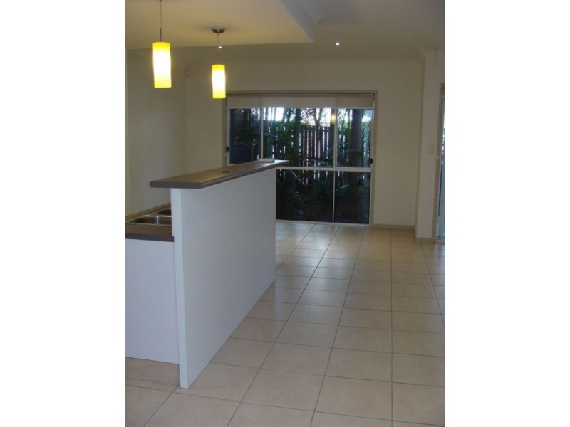 2/42 Margaret, Southport QLD 4215