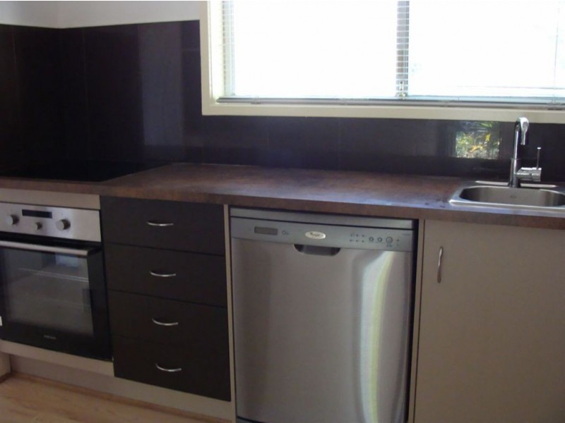 1/4 Ellen Street, Southport QLD 4215